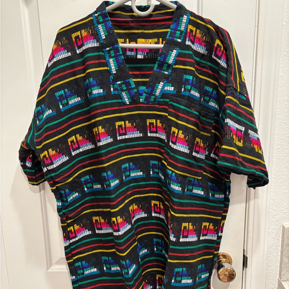 Vintage NWOT Unisex Mexican style tunic. Fits Large to Xl
Fits 16-18